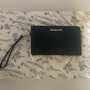 NWT Michael Kors wristlet wallet